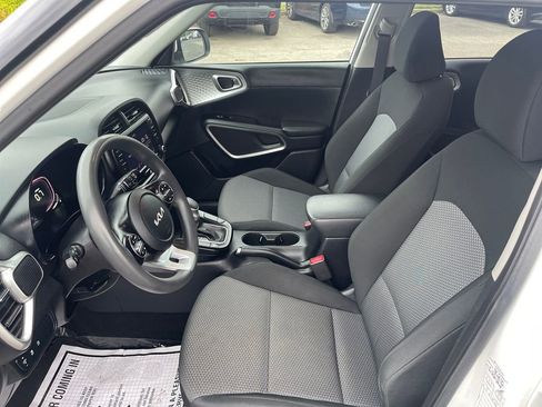 Used 2023 Kia Soul LX w/ Option Group 015 FWD image 15
