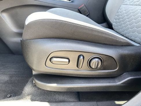 Used 2020 Chevrolet Equinox LS AWD/4WD image 21