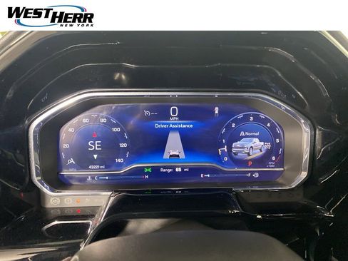 Used 2025 Chevrolet Silverado 1500 RST AWD/4WD image 2