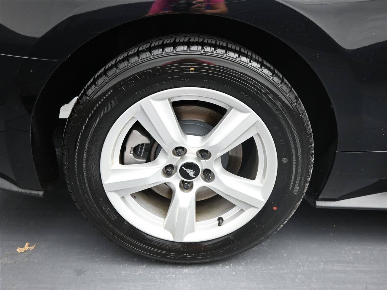 Used 2018 Ford Mustang Coupe RWD image 18