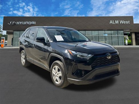 Used 2025 Toyota RAV4 LE AWD/4WD image 3