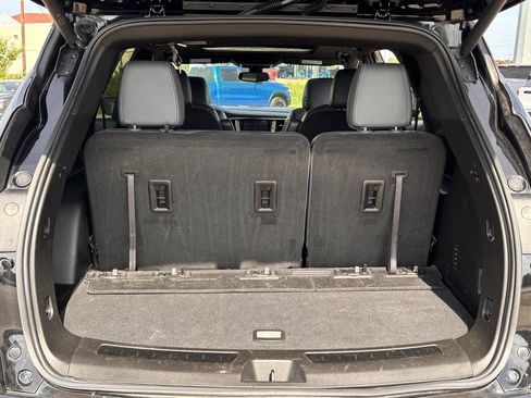 Used 2022 Buick Enclave Essence w/ Experience Buick Package FWD image 28