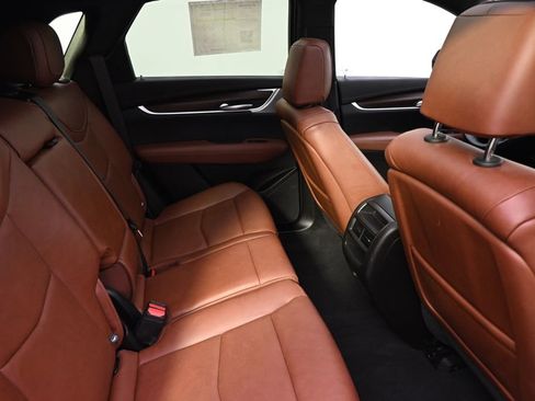 Certified 2025 Cadillac XT5 Sportv w/ Technology Package AWD/4WD image 18