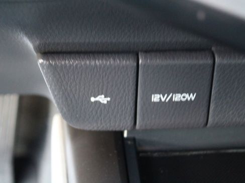 Used 2023 Toyota Camry SE image 21