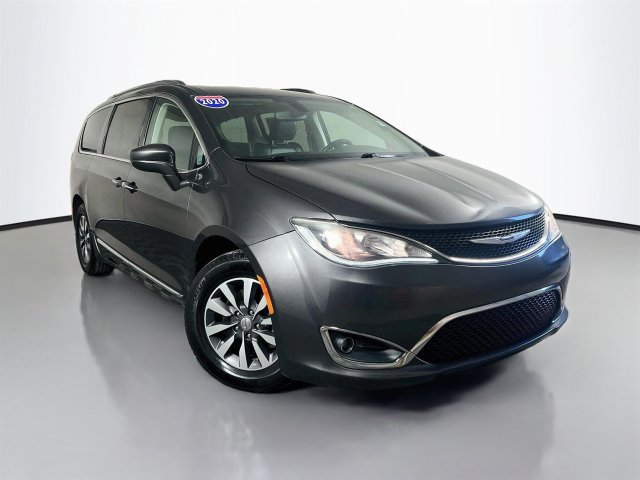 Used 2020 Chrysler Pacifica Touring-L Plus FWD image 2