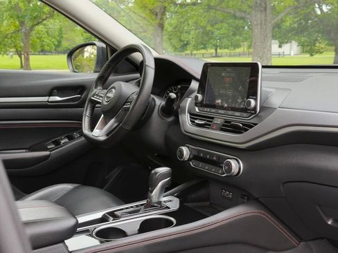 Used 2023 Nissan Altima 2.5 SR FWD image 34