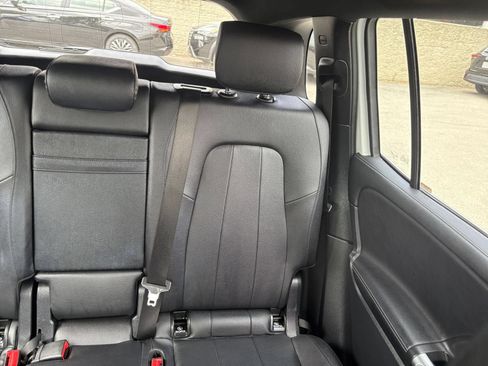 Used 2025 Mercedes-Benz GLB 250 4MATIC image 39