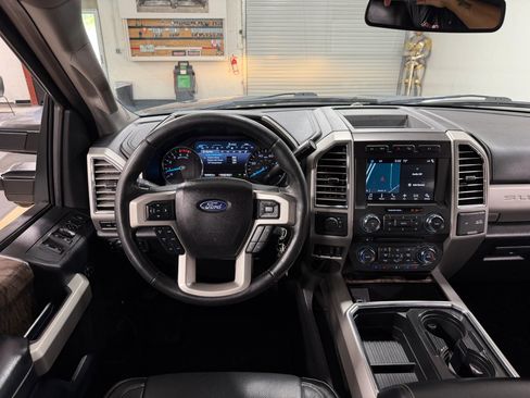 Used 2017 Ford F350 Lariat w/ Chrome Package image 24