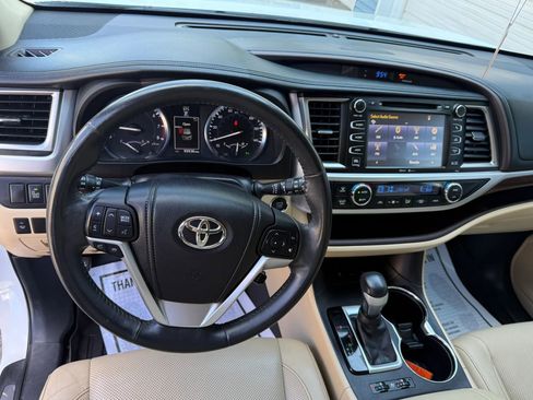 Used 2014 Toyota Highlander Limited AWD/4WD image 21
