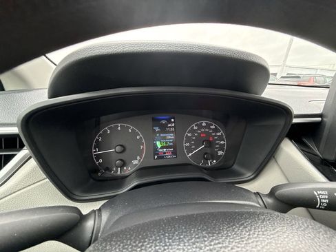 Used 2025 Toyota Corolla Cross L image 18