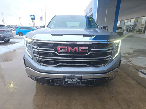 Used 2023 GMC Sierra 1500 SLT w/ SLT Convenience Package image 3