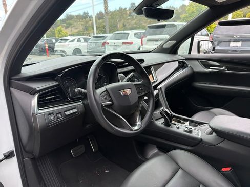 Used 2023 Cadillac XT6 Sport w/ Technology Package AWD/4WD image 5