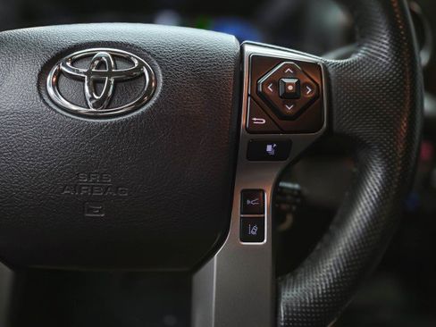 Used 2021 Toyota Tacoma SR5 AWD/4WD image 21