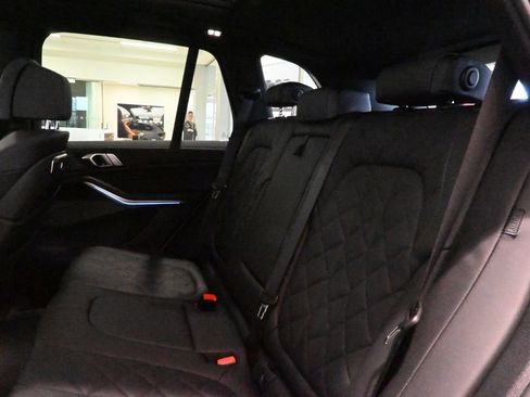 Used 2025 BMW X5 xDrive50e image 4