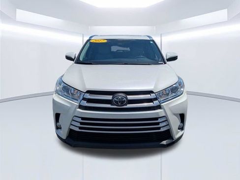 Used 2017 Toyota Highlander XLE AWD/4WD image 8