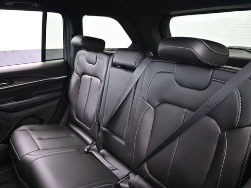 Used 2025 Jeep Grand Cherokee Limited image 22