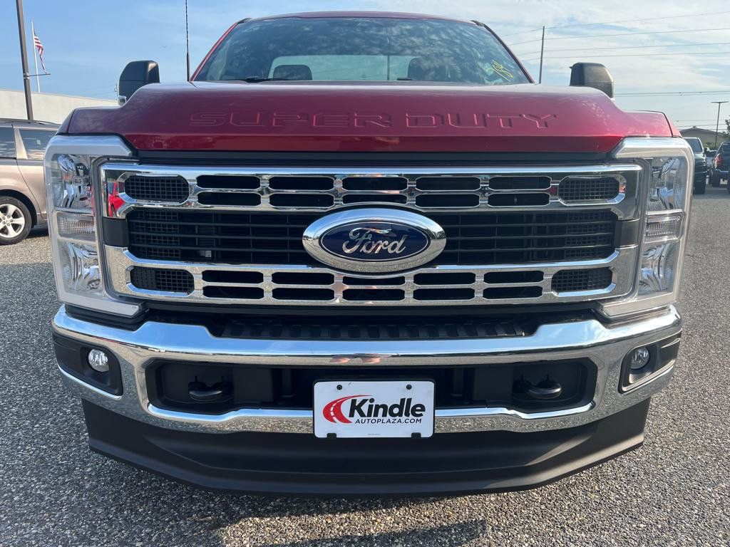 Used 2025 Ford F250 XLT AWD/4WD image 2