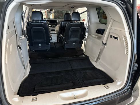 Used 2018 Chrysler Pacifica Limited image 47