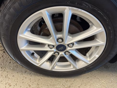 Used 2015 Ford Focus SE FWD image 30