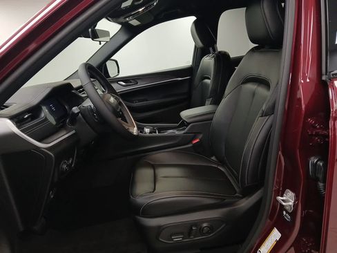 New 2025 Jeep Grand Cherokee Limited w/ Trailer Tow Package image 8