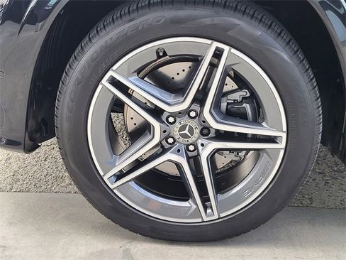 Used 2024 Mercedes-Benz GLS 450 4MATIC image 9
