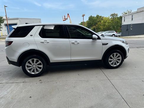 Used 2019 Land Rover Discovery Sport SE image 8