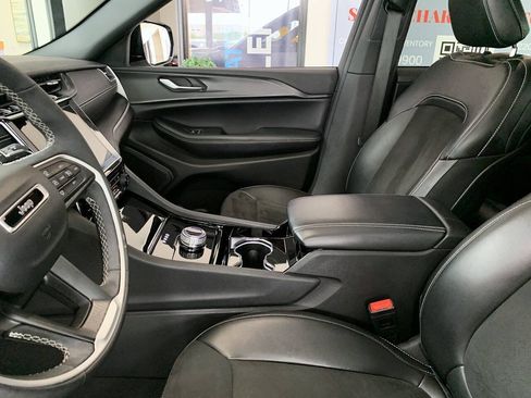 Used 2023 Jeep Grand Cherokee Altitude AWD/4WD image 9