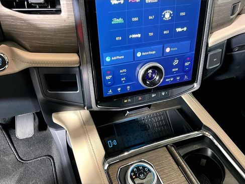 Used 2024 Ford Expedition Limited image 25