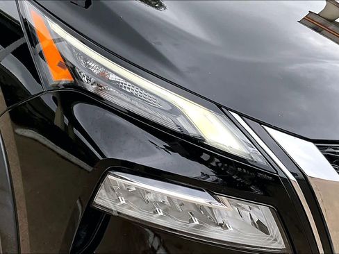 Used 2023 Nissan Rogue SV image 25