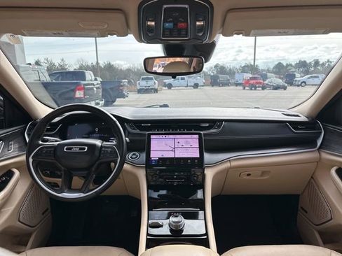 Used 2022 Jeep Grand Cherokee Limited image 39