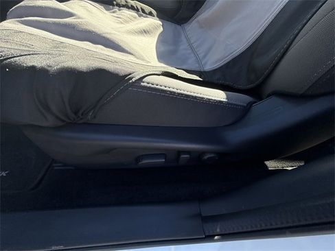 Used 2026 Subaru Crosstrek 2.0i Premium image 12