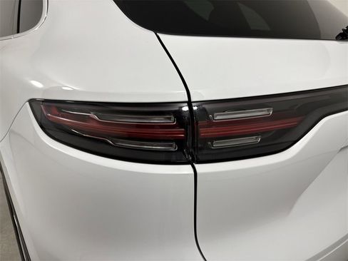 Certified 2022 Porsche Cayenne w/ Premium Package image 18