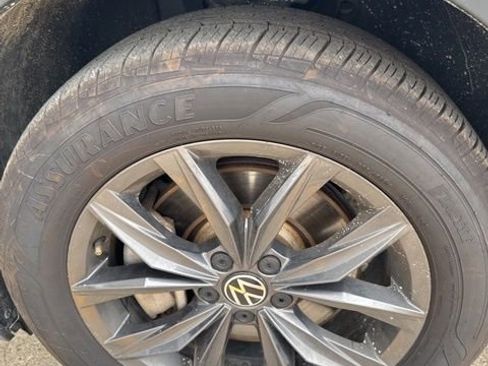Used 2022 Volkswagen Tiguan SE AWD/4WD image 27