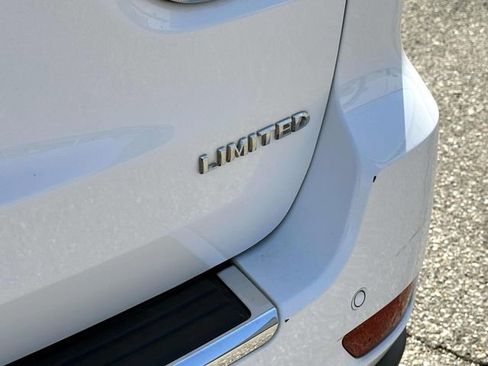 Used 2020 Jeep Grand Cherokee Limited image 11