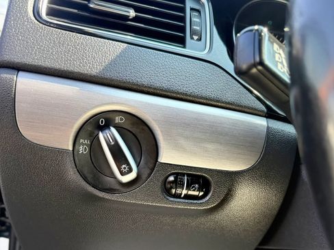 Used 2016 Volkswagen Jetta Sport FWD image 23