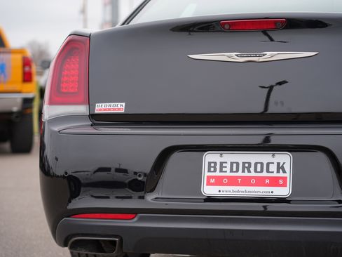 Used 2017 Chrysler 300 S w/ 300S Premium Group 2 w/2_L image 10