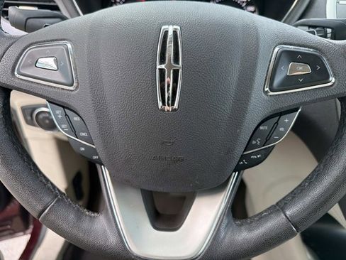 Used 2019 Lincoln MKC Premiere image 27