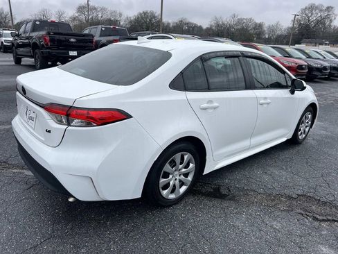 Used 2023 Toyota Corolla LE image 7