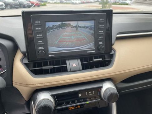 Used 2020 Toyota RAV4 LE FWD image 21