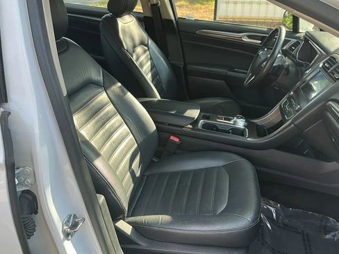 Used 2017 Ford Fusion SE w/ Fusion SE Technology Package AWD/4WD image 23