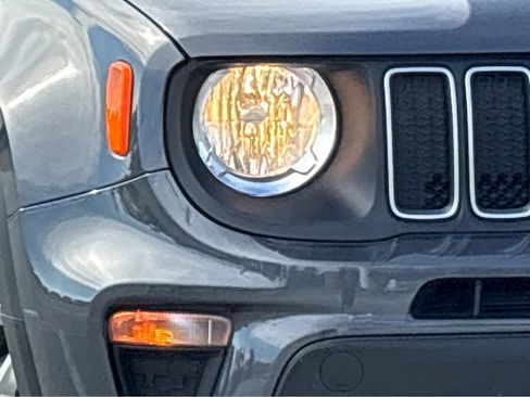 Used 2023 Jeep Renegade Latitude AWD/4WD image 19