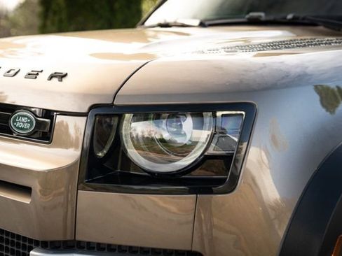 Used 2025 Land Rover Defender 110 S image 4