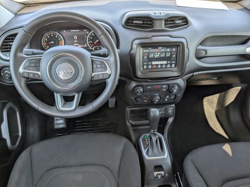 Used 2021 Jeep Renegade Latitude FWD image 11