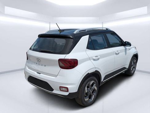 New 2025 Hyundai Venue Limited FWD image 3
