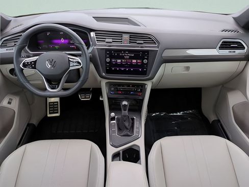 Used 2023 Volkswagen Tiguan SE R-Line image 14