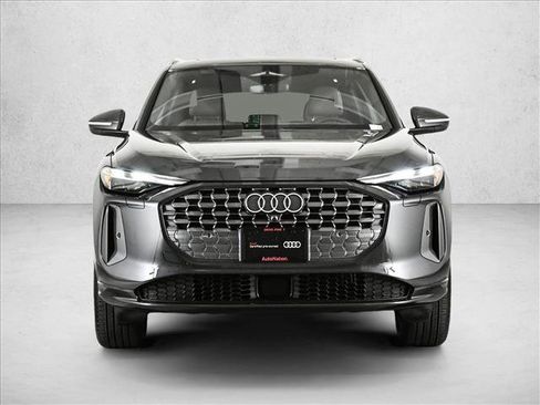 Certified 2025 Audi Q5 Premium w/ Convenience Package AWD/4WD image 2