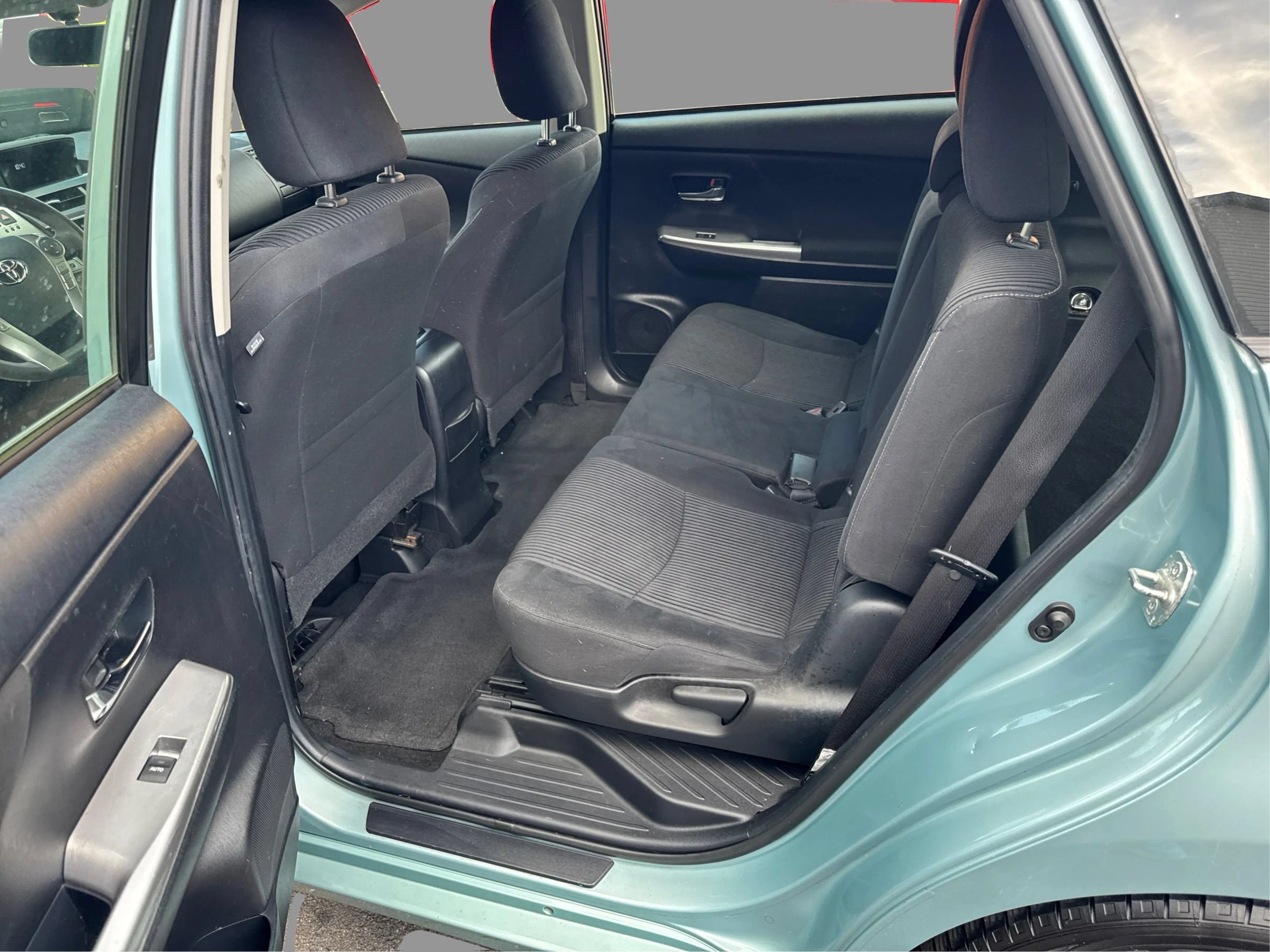 Used 2015 Toyota Prius V Three FWD image 11