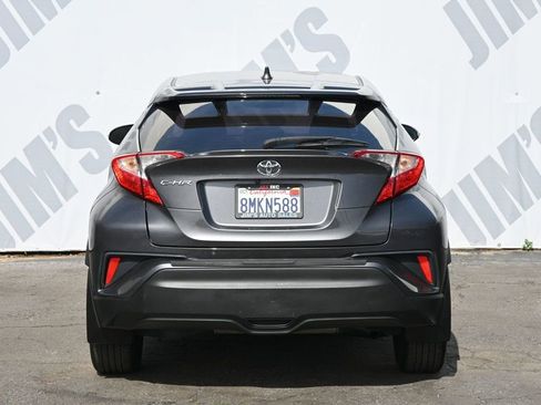 Used 2019 Toyota C-HR LE image 5