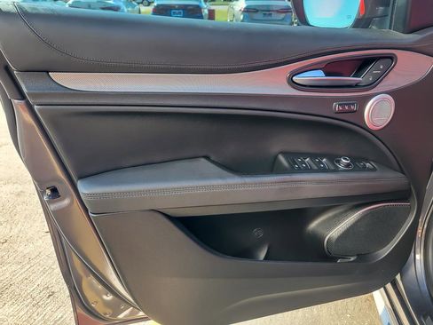 Used 2022 Alfa Romeo Stelvio Veloce image 19