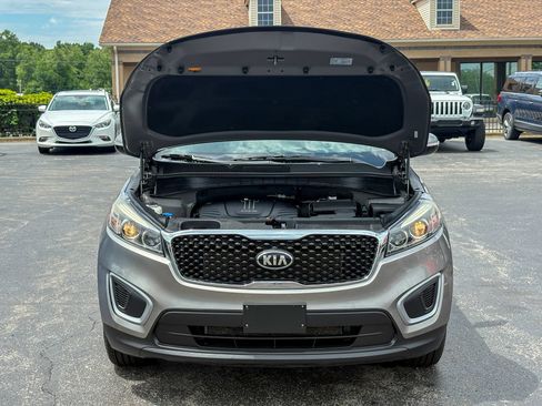 Used 2018 Kia Sorento LX AWD/4WD image 37